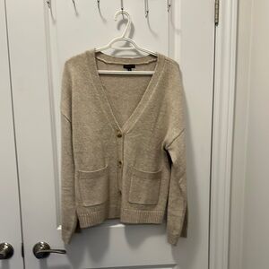 Dynamite V Neck Cardigan in Size Large EUC